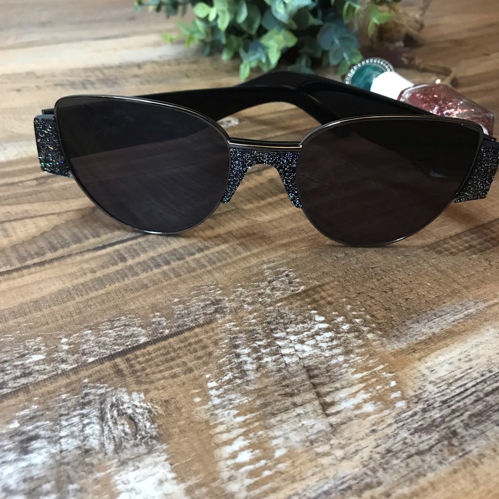 Vow- Solone sparkling sunglasses